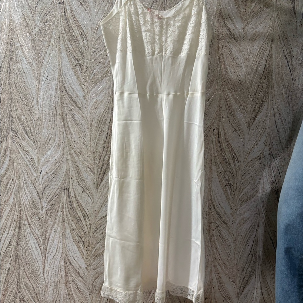 Elegant Cream Lace Slip Dress - Picture 4 of 6